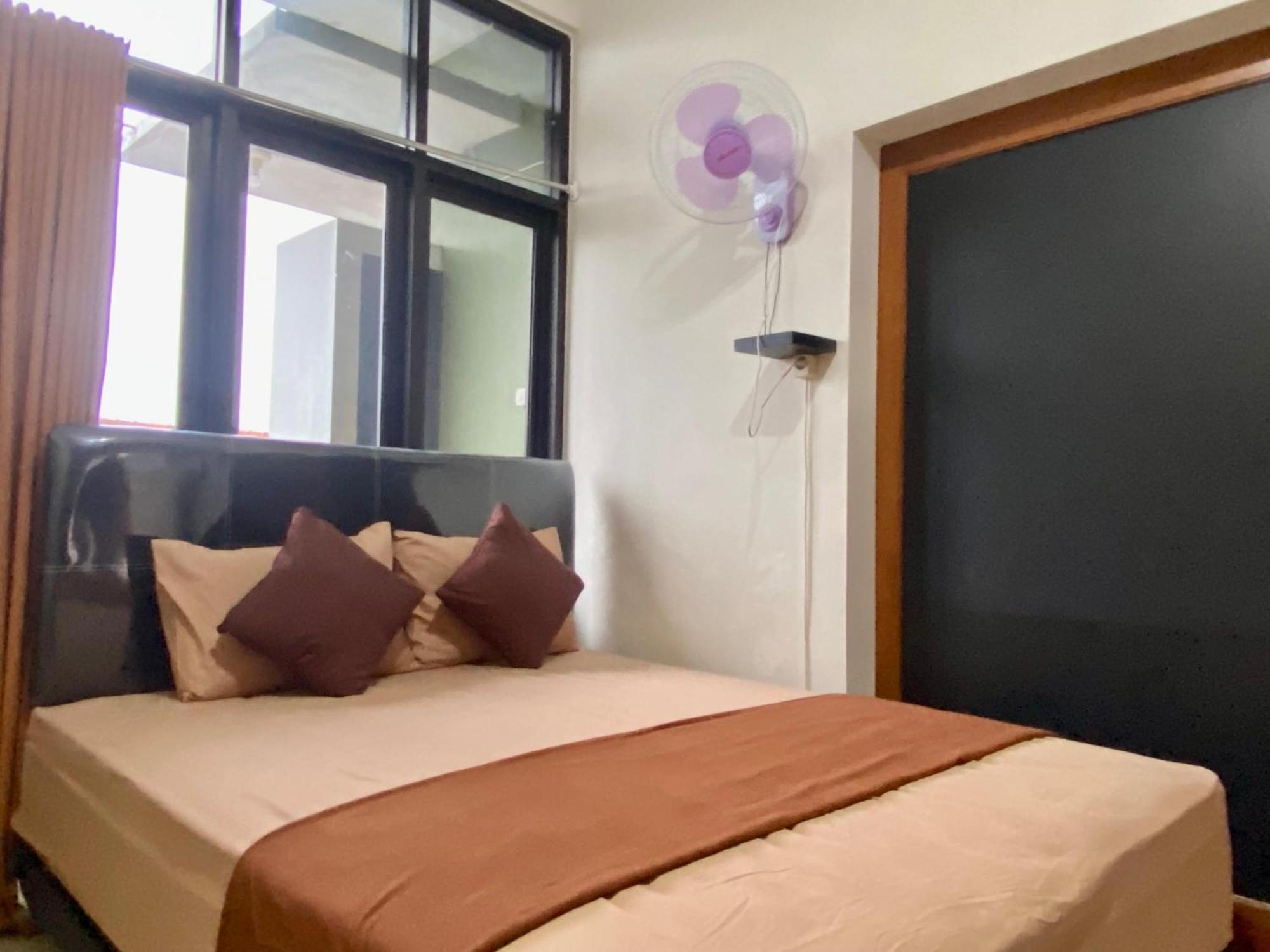 Zzz Hostel Malang Exterior photo