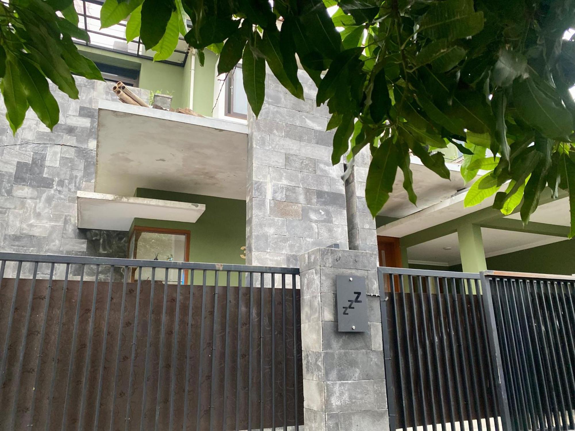 Zzz Hostel Malang Exterior photo