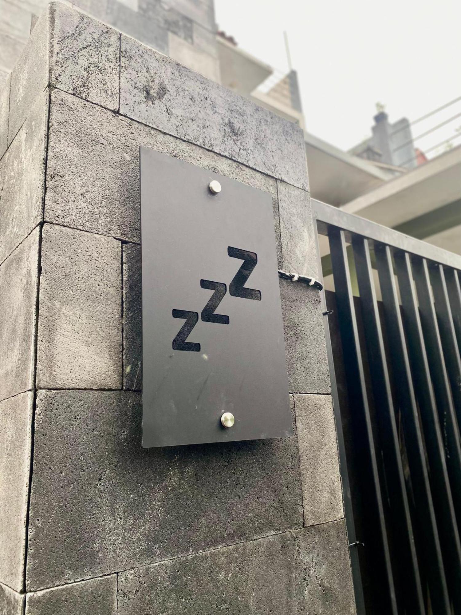 Zzz Hostel Malang Exterior photo
